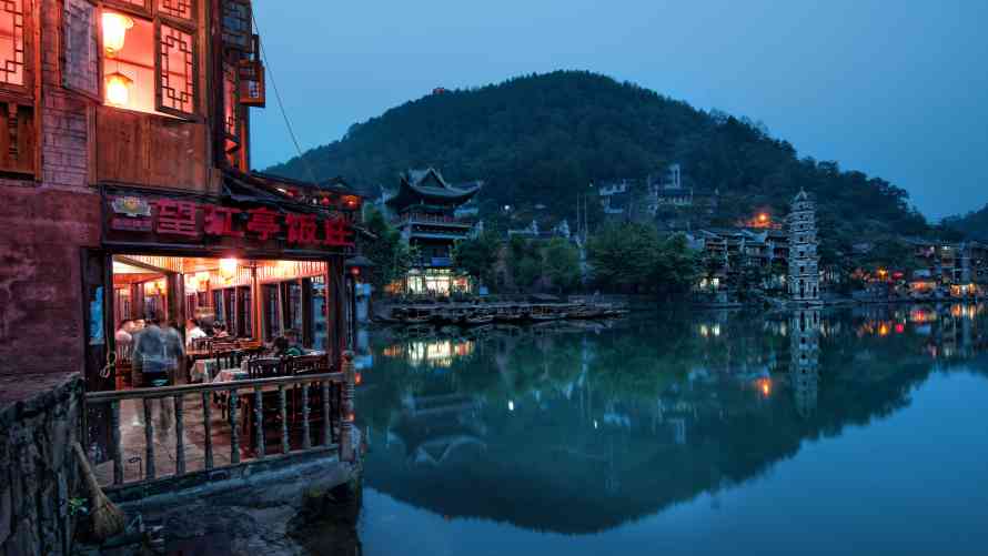 4k丘陵壁纸-山 - 水-灯「哲风壁纸」