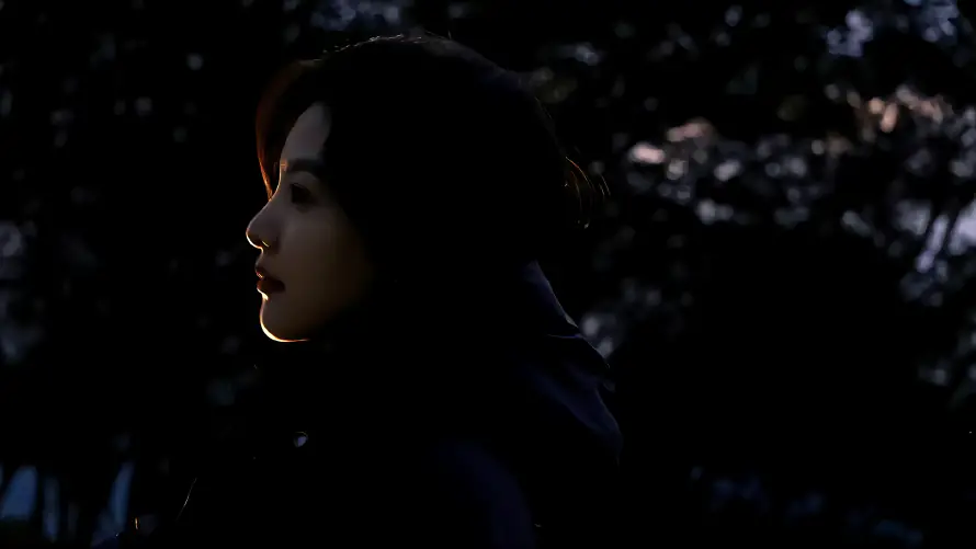 3k夜晚壁纸-深情 - 章若楠-美女明星「哲风壁纸」