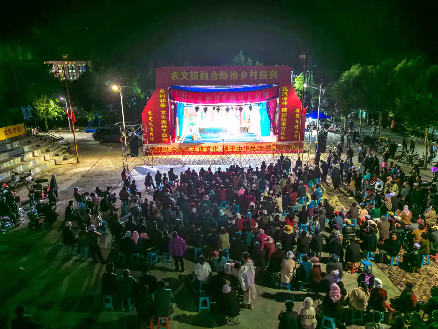 4k唱戏壁纸-夜生活 - 桌面-免费下载「哲风壁纸」