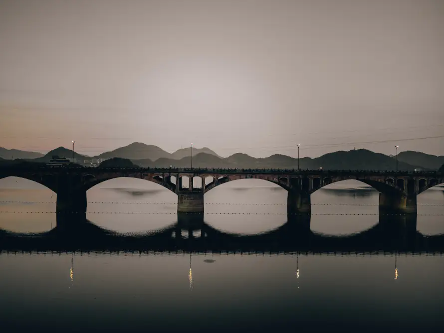 5k孤独壁纸-桥 - 平静-风景「哲风壁纸」