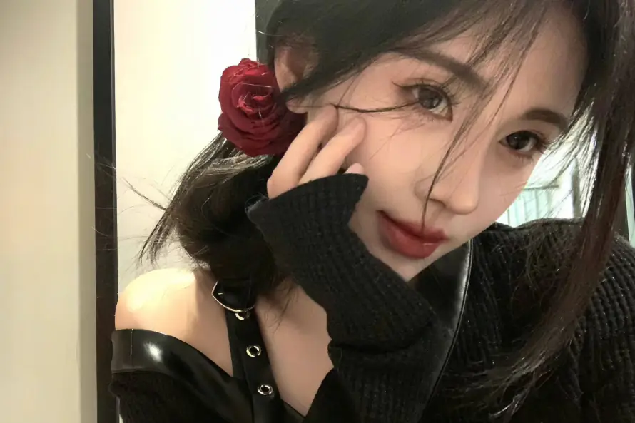 2k少女壁纸-迷人 - 真人美女-免费下载「哲风壁纸」
