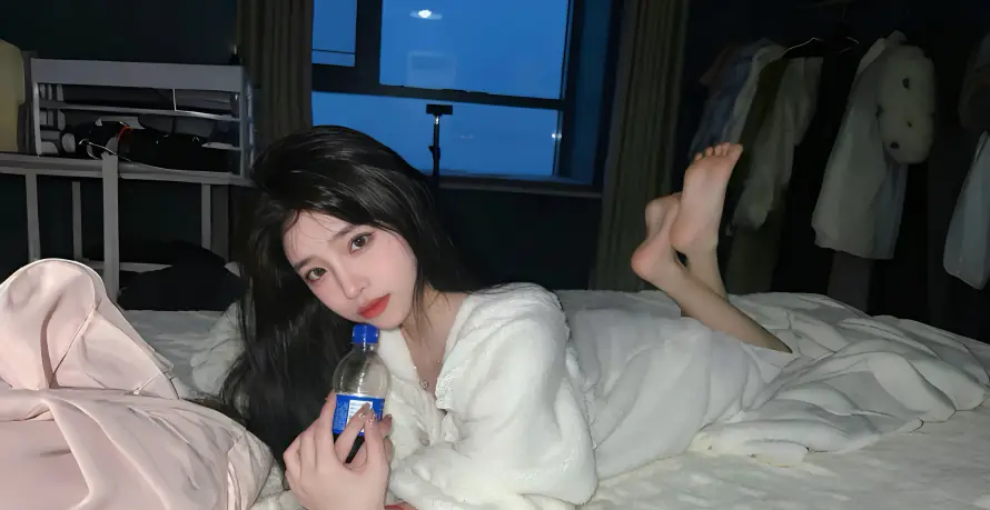 4k睡衣壁纸-美女 - 桌面-免费下载「哲风壁纸」