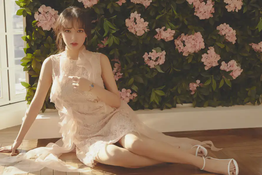 4k性感壁纸-美女 - 优雅坐姿-粉色蕾丝裙「哲风壁纸」
