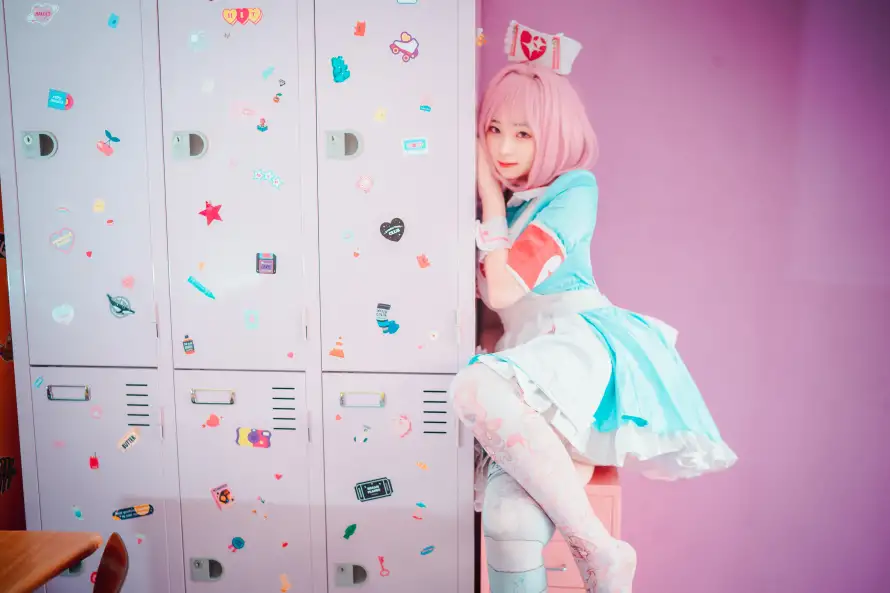 6k少女壁纸-美女 - 储物柜-护士装「哲风壁纸」