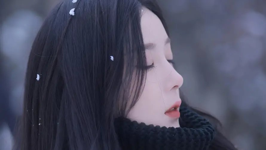 5k侧脸壁纸-冬季 - 美女-长发「哲风壁纸」