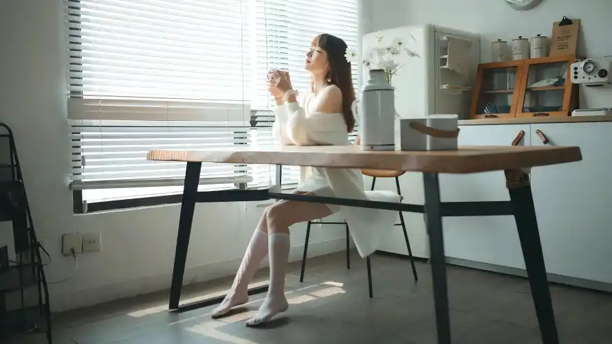 5k佳人壁纸-窗边 - 美女-小清新「哲风壁纸」
