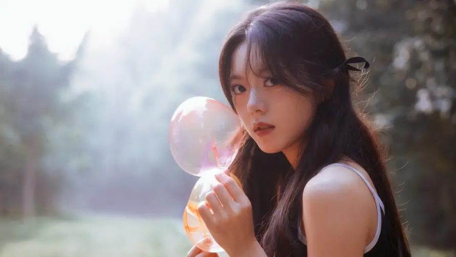 4k清新壁纸-美女 - 吹泡泡-自然风「哲风壁纸」