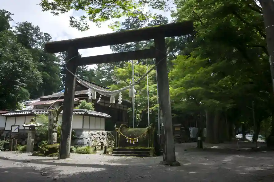 3k小屋景致壁纸-山林小屋 - 日本神社-神社风光「哲风壁纸」