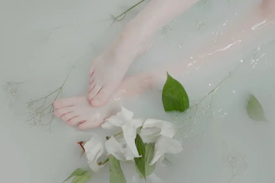 4k女神壁纸-意境 - 水中-美足「哲风壁纸」