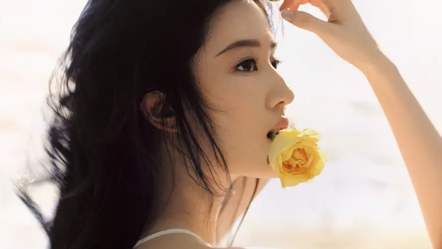 5k咬花壁纸-女神 - 刘亦菲-女明星「哲风壁纸」