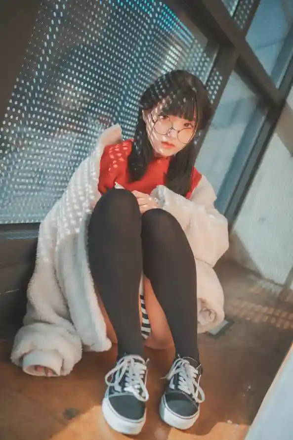 4k少女壁纸 - 毛衣 - 美女 - 帆布鞋「哲风壁纸」