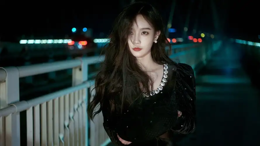 2k夜色壁纸-美女 - 魅力十足-令人百看不厌「哲风壁纸」