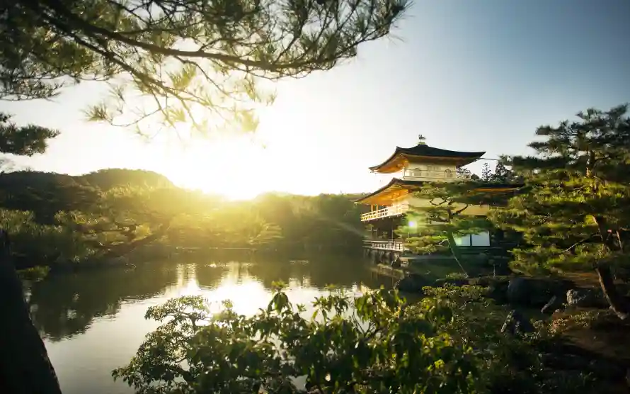 4k夏天壁纸-湖景 - 阳光-日式建筑「哲风壁纸」