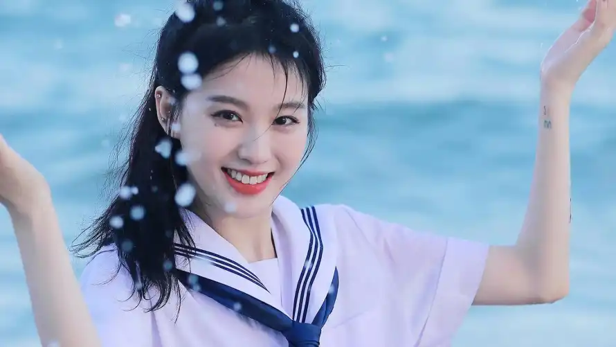 2k美女壁纸-魅力 - 夏日风情-水花少女「哲风壁纸」