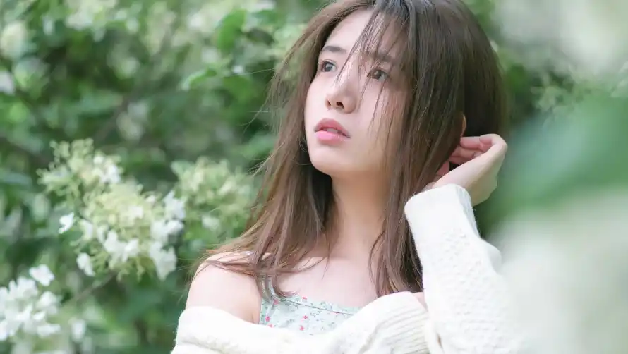 2k美女壁纸-魅力 - 户外场景-森林花海「哲风壁纸」