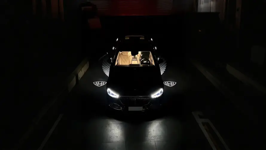4k车灯壁纸-迈巴赫 - 夜间汽车-梅赛德斯「哲风壁纸」