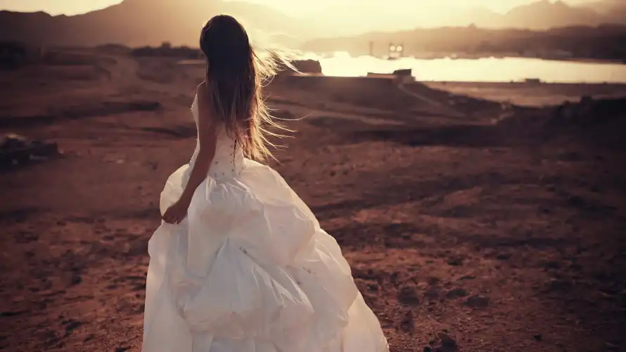 2k美女壁纸-迷人 - 夕阳美景-户外场景「哲风壁纸」