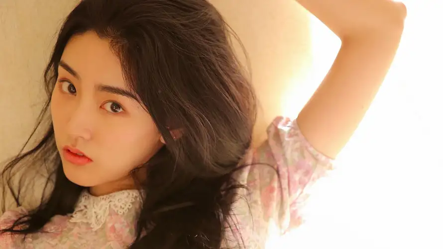 3k美女壁纸-迷人 - 室内写真-浅色穿搭「哲风壁纸」