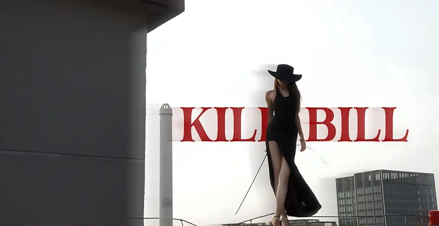 4k真人壁纸-美女 - 手持武器-杀死比尔「哲风壁纸」