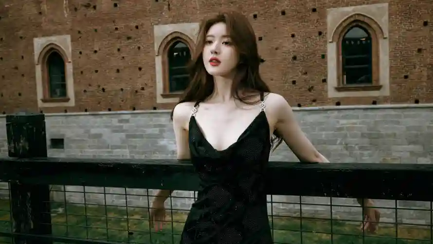 4k养眼壁纸-极品 - 养眼美女-复古砖墙「哲风壁纸」