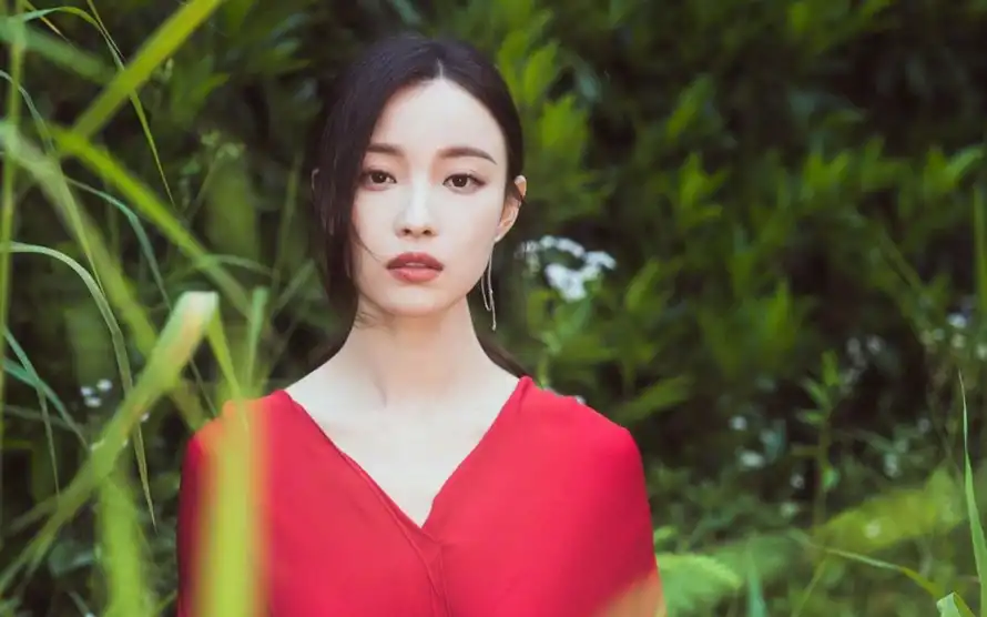 2k美人壁纸-美艳 - 女性肖像-户外写真「哲风壁纸」