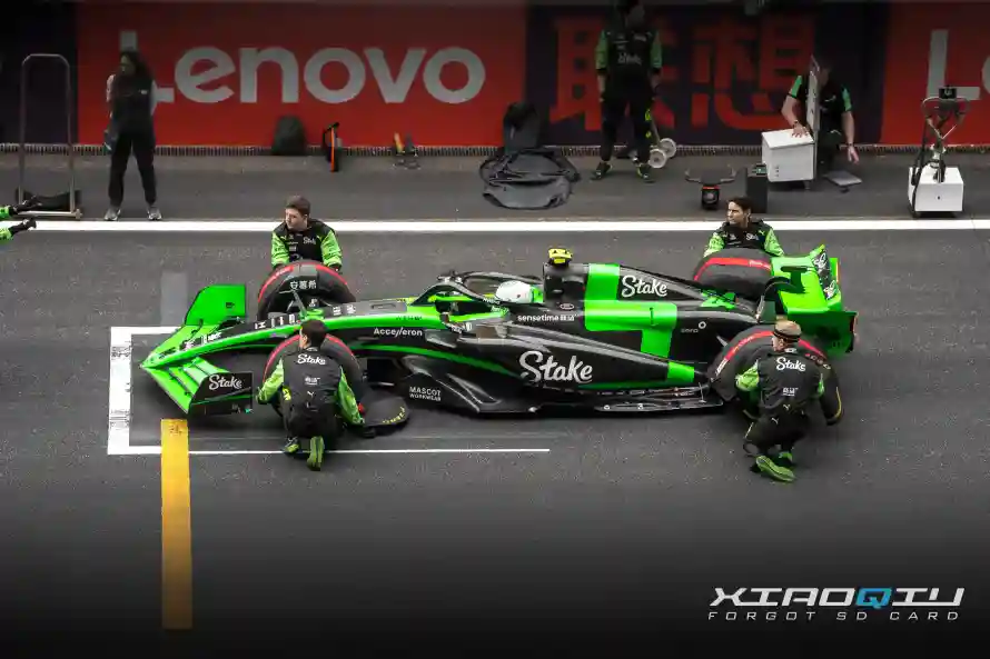 6k周冠宇壁纸-F1赛事 - 竞速体育-绿色赛车「哲风壁纸」 6k周冠宇壁纸-F1赛事 - 竞速体育-绿色赛车「哲风壁纸」