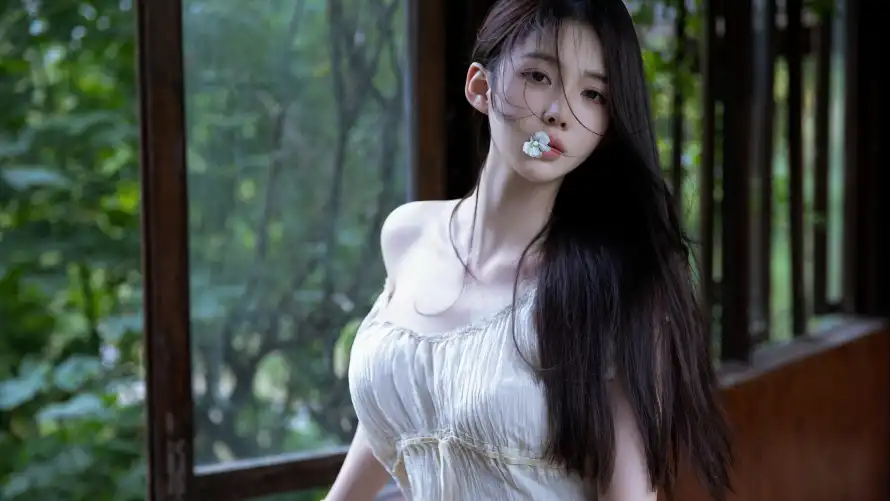 7k女神壁纸-美女 - 户外写真-森林木屋「哲风壁纸」