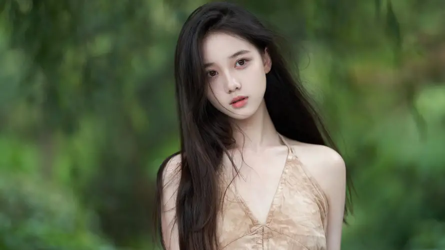 8k女神壁纸-美女 - 绿色背景-自然背景「哲风壁纸」