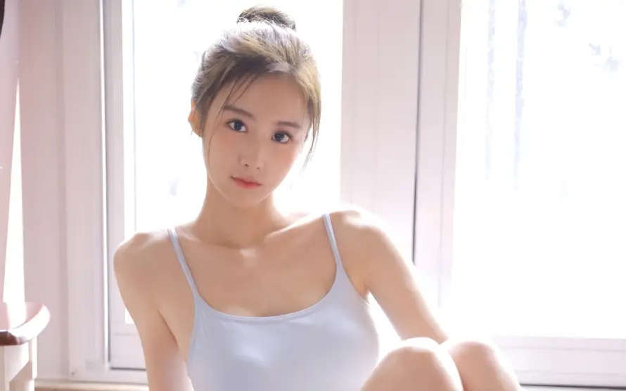 2k可爱壁纸-小清新 - 可爱女生-白色吊带「哲风壁纸」