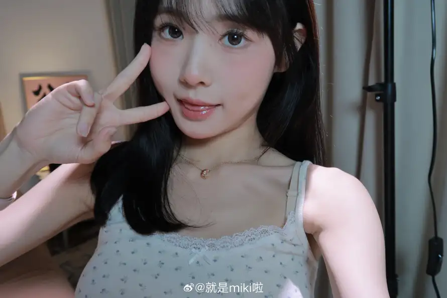 5k少女壁纸-居家 - 比心-清新「哲风壁纸」