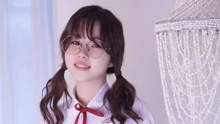 4k可爱壁纸-少女 - 眼镜-双马尾「哲风壁纸」