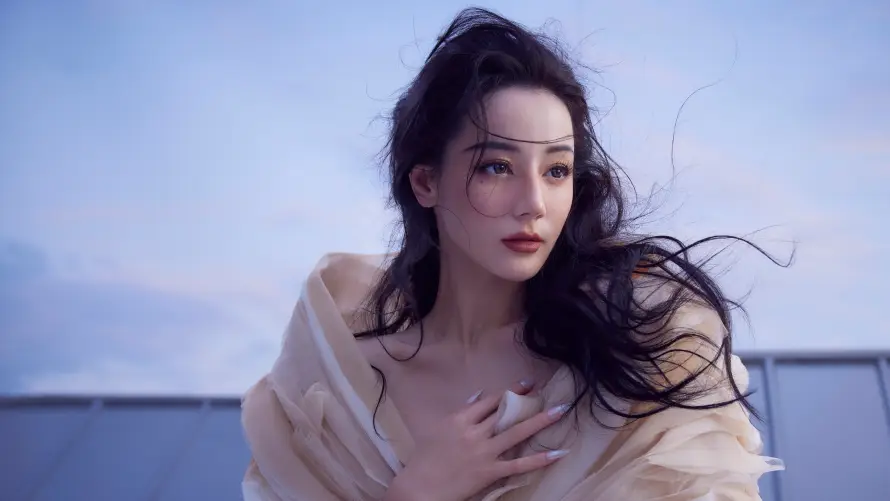 4k优雅壁纸-天空 - 户外-女明星「哲风壁纸」