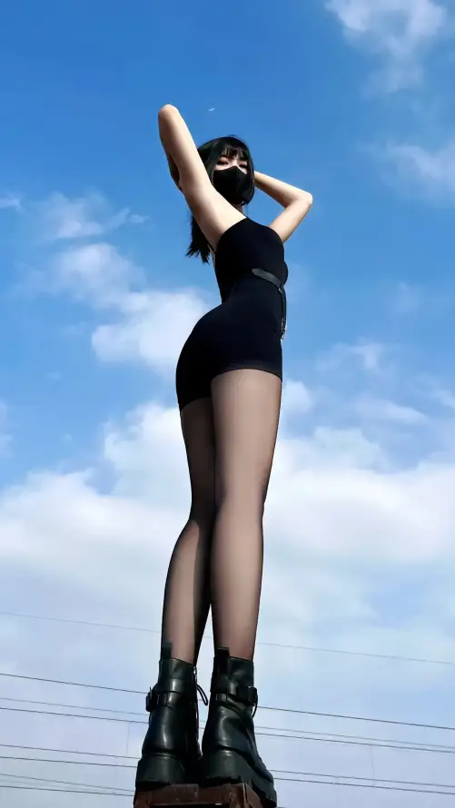 4k女生壁纸 - 手机壁纸 - 站立姿势 - 蓝天背景「哲风壁纸」