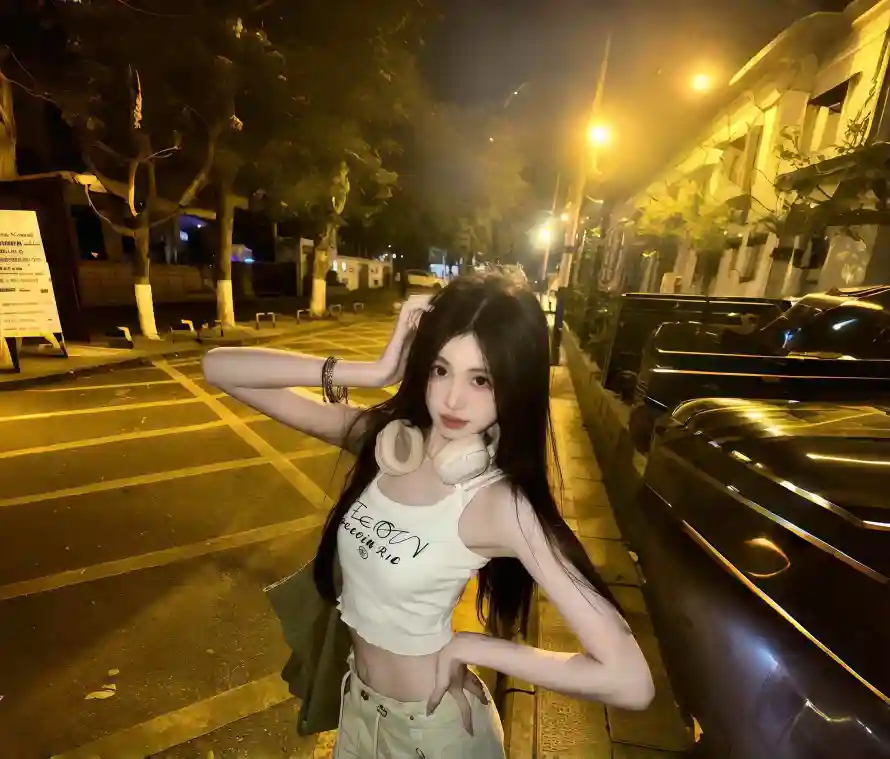 3k夜晚壁纸-女孩 - 耳机-街道「哲风壁纸」