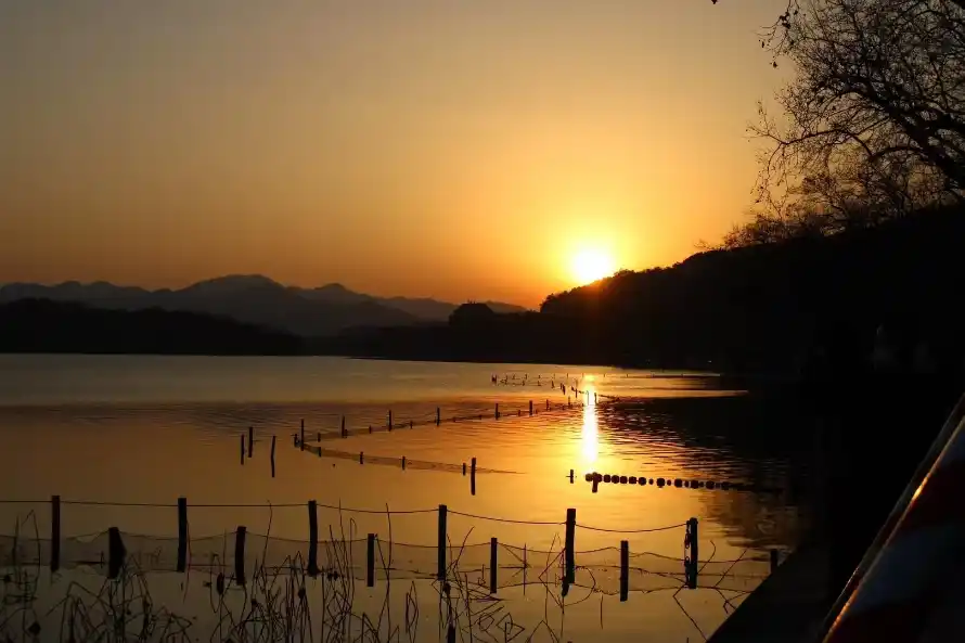 2k倒影壁纸-夕阳 - 湖面-落日「哲风壁纸」