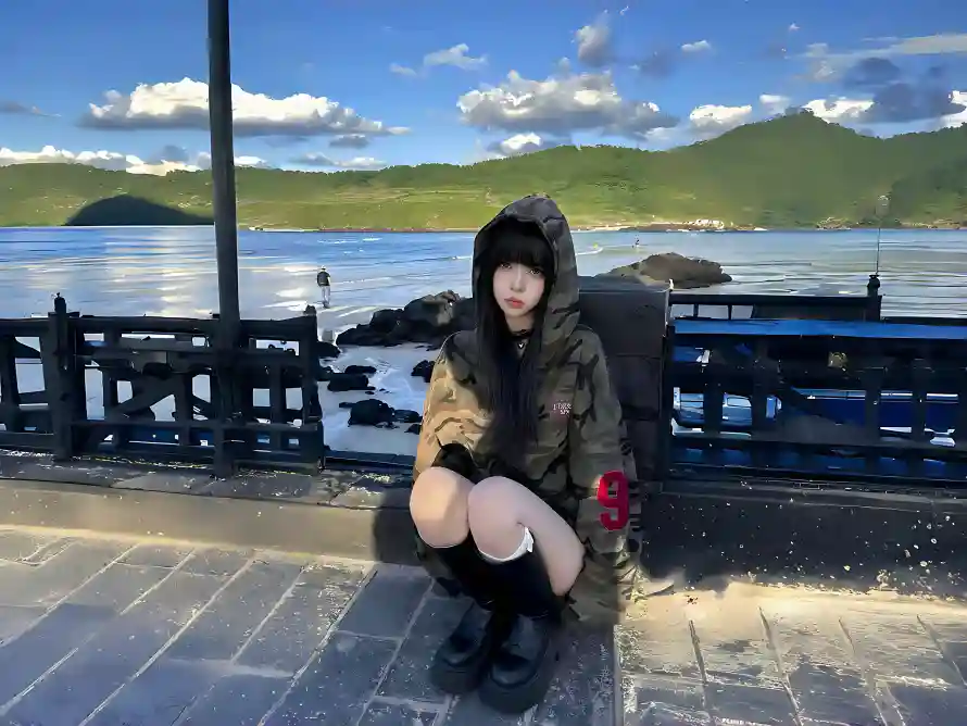 4k少女壁纸-山脉 - 户外-湖泊「哲风壁纸」