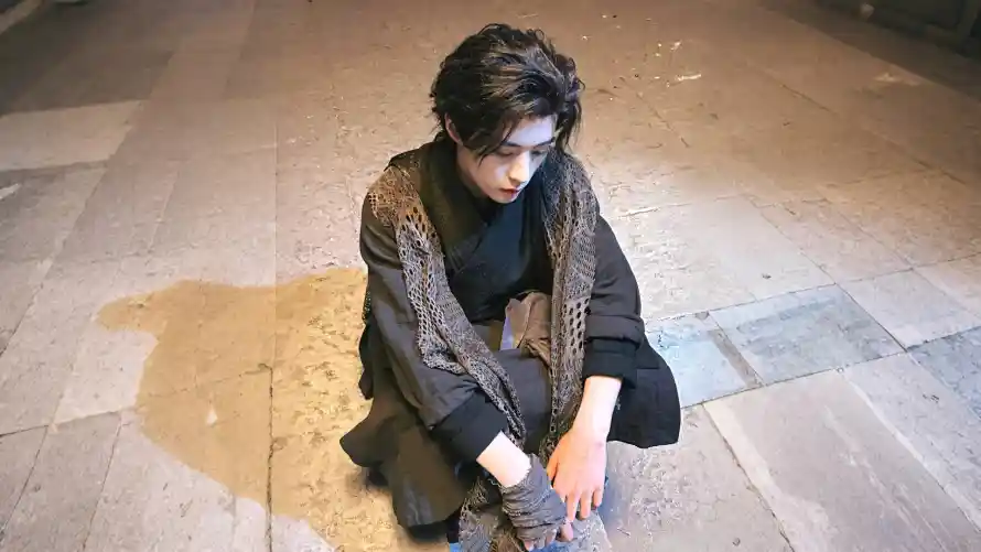 2k坐姿壁纸-帅哥 - 男明星-邓孝慈「哲风壁纸」