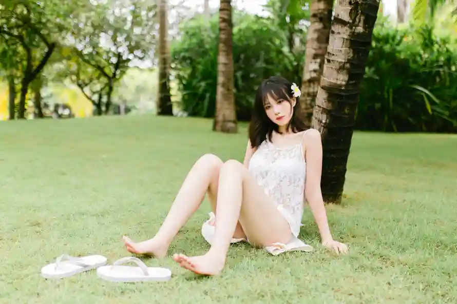 9k写真壁纸-绿植 - 美女-草地「哲风壁纸」