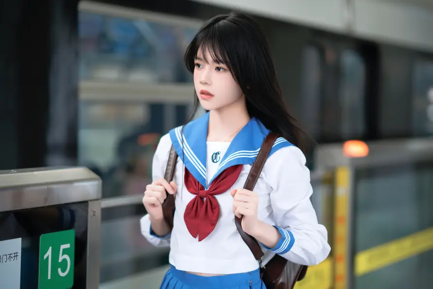 8k写真壁纸-美女 - 黑发-地铁站「哲风壁纸」