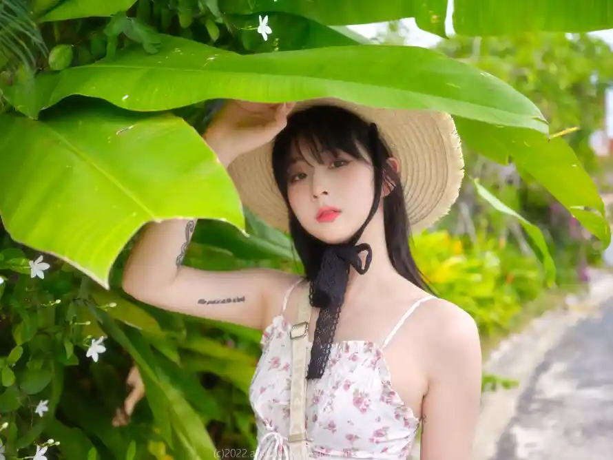 2k写真壁纸-户外 - 绿植-美女「哲风壁纸」