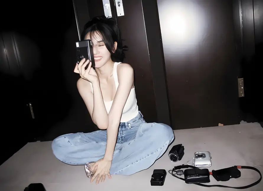 2k明星壁纸-相机 - 美女-自拍「哲风壁纸」