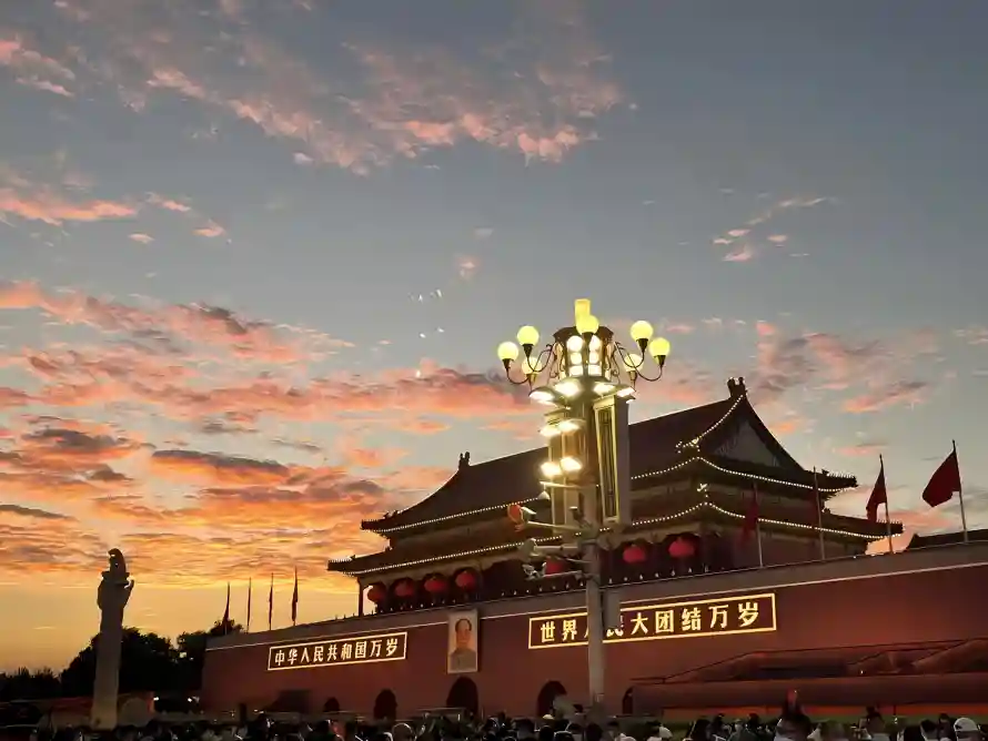 2k华表壁纸-城楼 - 晚霞-红旗「哲风壁纸」 2k华表壁纸-城楼 - 晚霞-红旗「哲风壁纸」