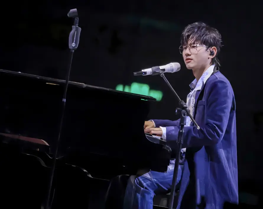 2k张杰壁纸-钢琴 - 弹钢琴-演唱会「哲风壁纸」