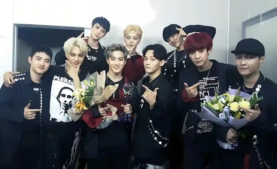 2k合照壁纸-男团 - 花束-EXO「哲风壁纸」