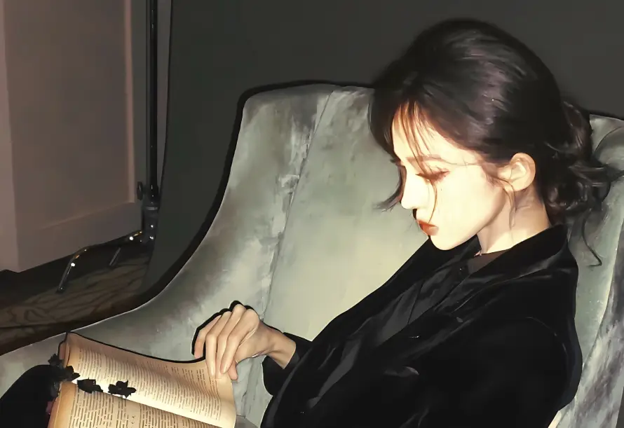 2k复古壁纸-室内 - 看书-美女「哲风壁纸」