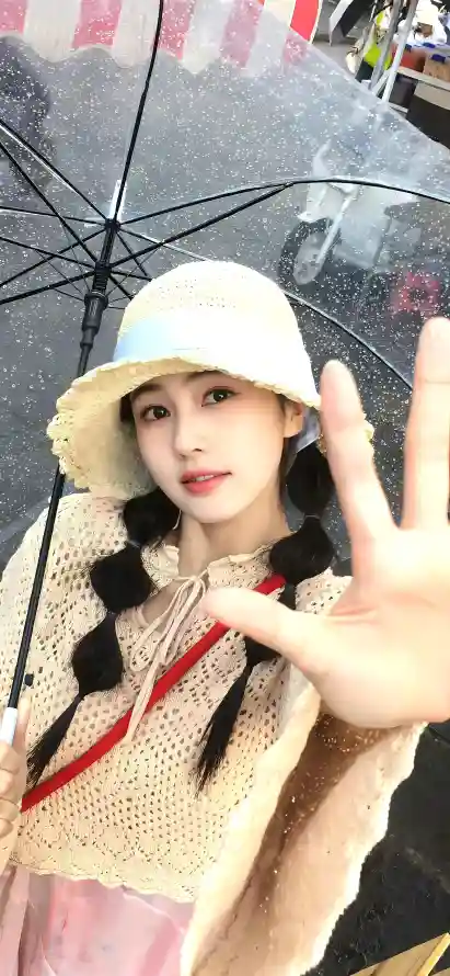4k明星壁纸 - 白鹿 - 草帽 - 雨伞「哲风壁纸」