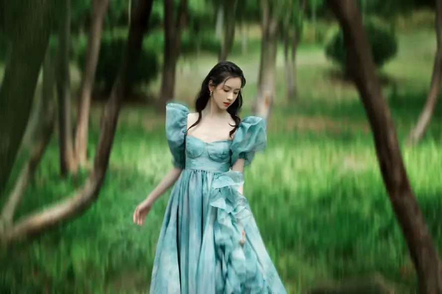 2k树林壁纸-草地 - 女明星-陈都灵「哲风壁纸」