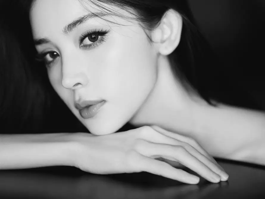 2k优雅壁纸-托腮 - 女明星-古力娜扎「哲风壁纸」