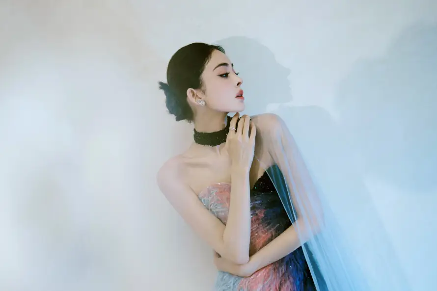 2k优雅壁纸-女明星 - 抹胸裙-古力娜扎「哲风壁纸」