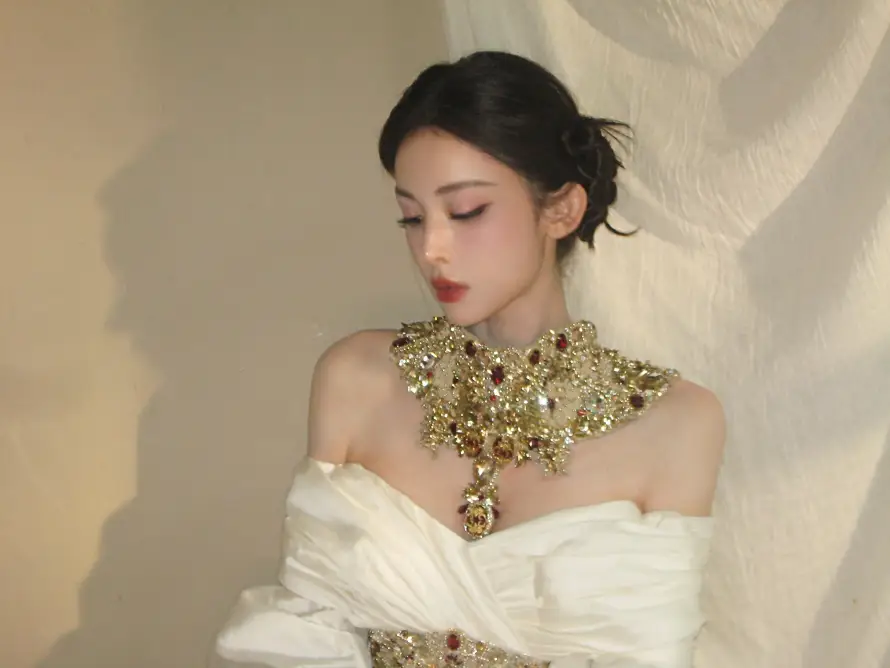 2k优雅壁纸-女明星 - 露肩装-古力娜扎「哲风壁纸」